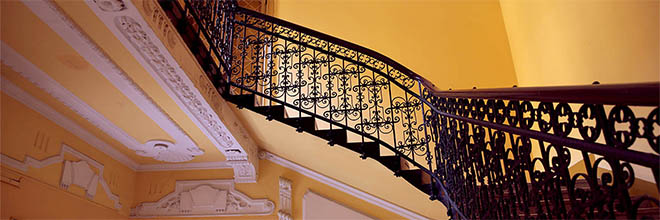 Парадная лестница доходного дома на Иштван кёрут, Будапешт, Венгрия, гид по Будапешту