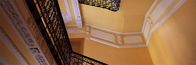 Парадная лестница доходного дома на Иштван кёрут, Будапешт, Венгрия
